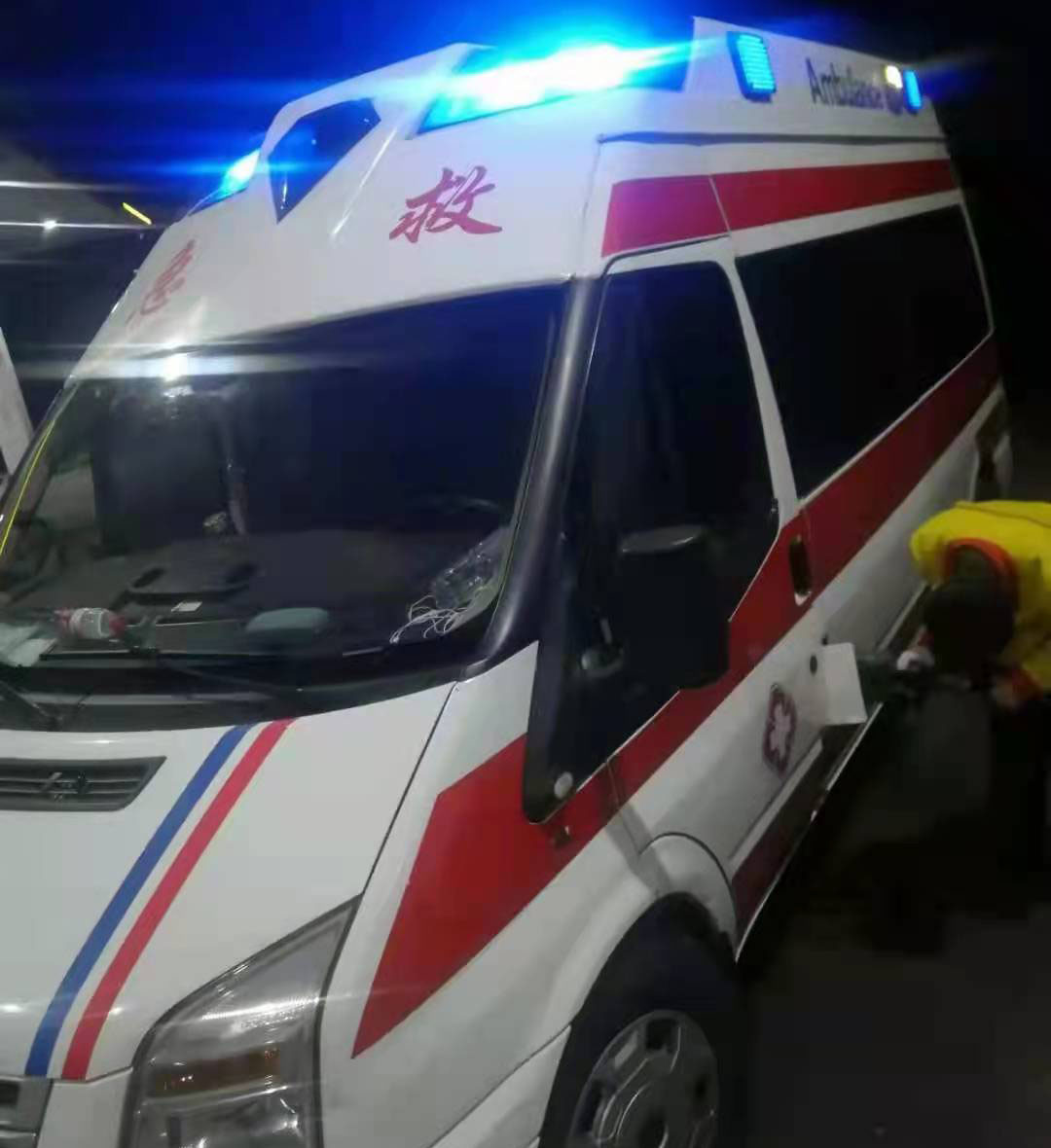 吴川市专业救护车出租